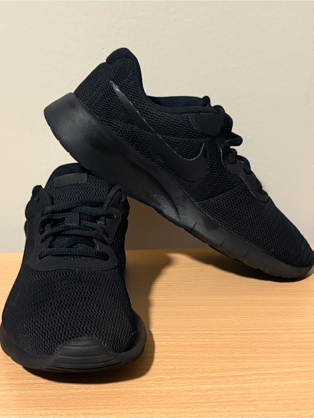 Nike Tanjun Black Sneakers Running Shoes Unisex Youth Size 5.5Y